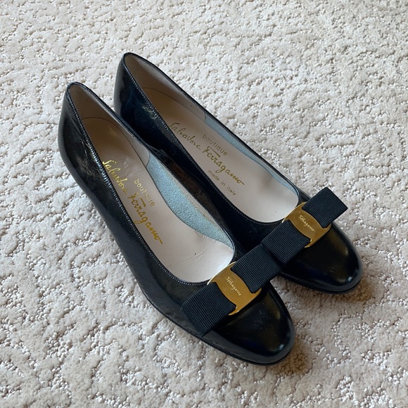 Salvatore Ferragamo Vero - Picture 1 of 11